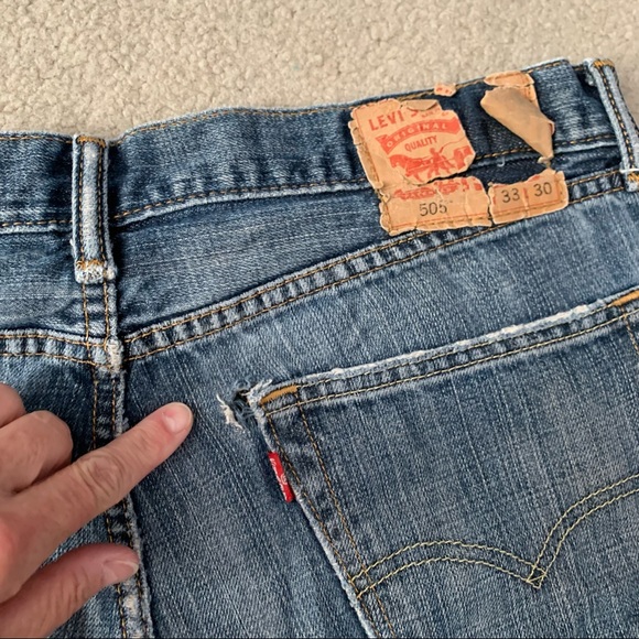 Levi’s 505 Regular Fit Cut Off Denim Shorts Medium/Dark Blue Wash 2013 / Size 33 - Picture 3 of 8